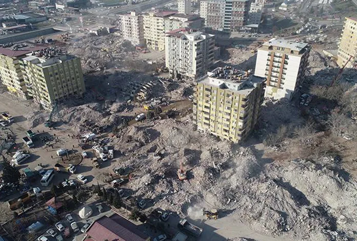 Ebrar Sitesi’nde can kaybı 250’yi aştı: Ev değil mezar satmışlar!