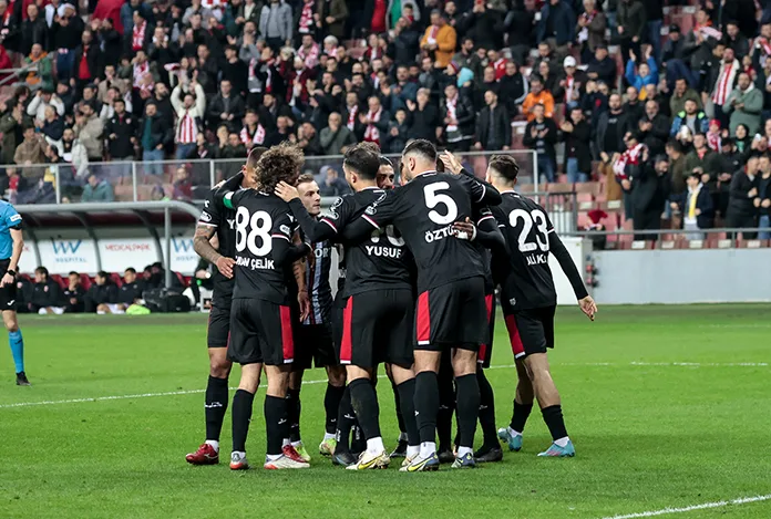 Samsunspor devre arasına mutlu girdi