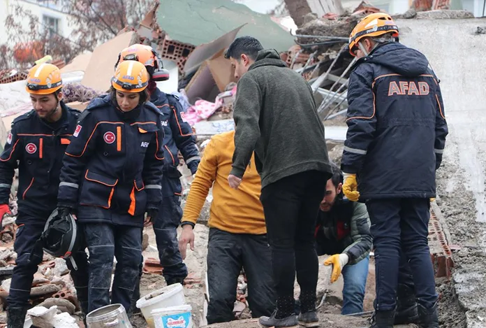 Deprem bölgesine yardım yapacaklar dikkat: En acil ihtiyaçlar açıklandı
