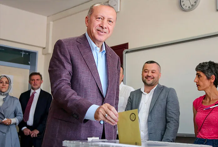 AK Parti’li isim partisinin ve Cumhurbaşkanı Erdoğan’ın anket sonuçlarını paylaştı