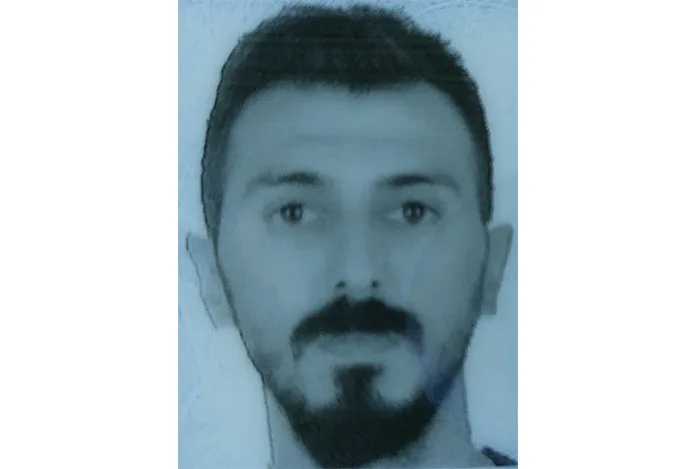 Arkadaşını, arabasında öldürdü