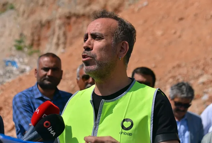 Haluk Levent, AHBAP adını kullanan dolandırıcılara dikkat çekti