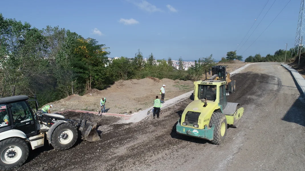 İlkadım’ın kırsal mahallelerinde yol çalışmaları sürüyor