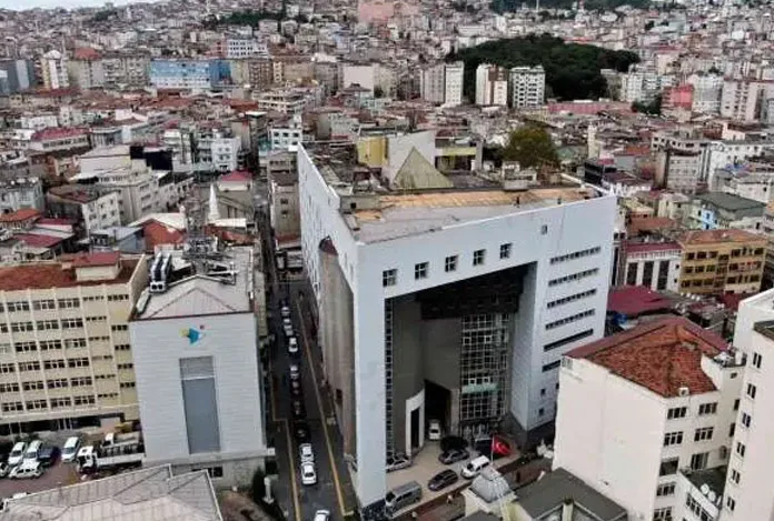 Yıkılan o binanın yerine meydan ve otopark yapılacak