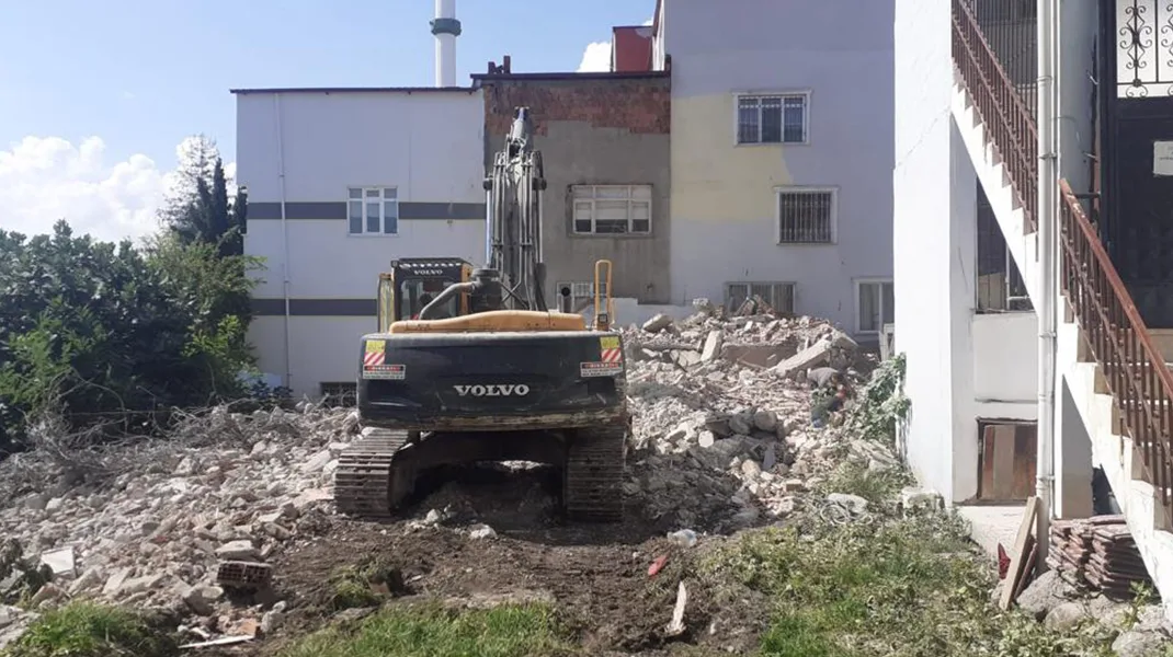 İlkadım’da metruk binalar yıkılıyor