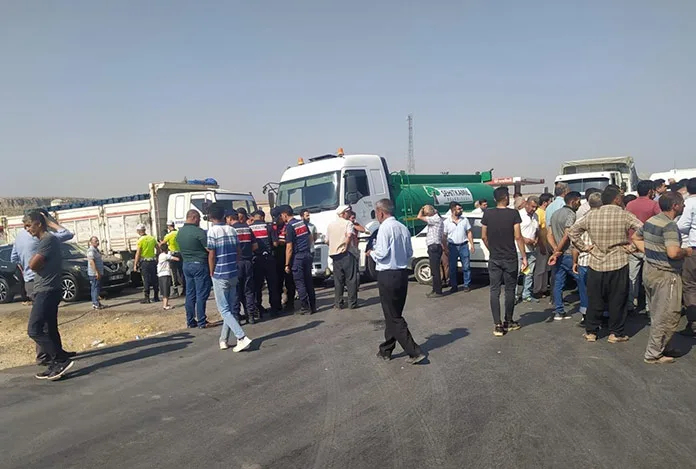 Et indirimini protesto eden besiciler yolu kapattı