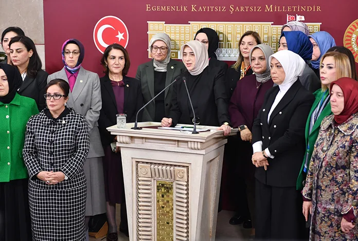AK Parti’nin başörtüsü teklifi 336 imzayla Meclis’e sunuldu: Neler içeriyor?