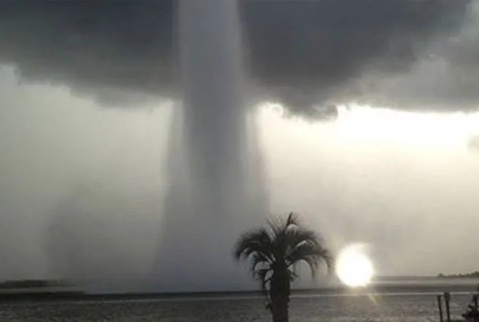 Meteoroloji’den İzmir’e hortum ve sel uyarısı
