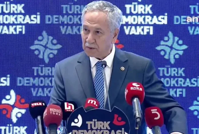 Bülent Arınç: “Kral çıplak demenin zamanı”