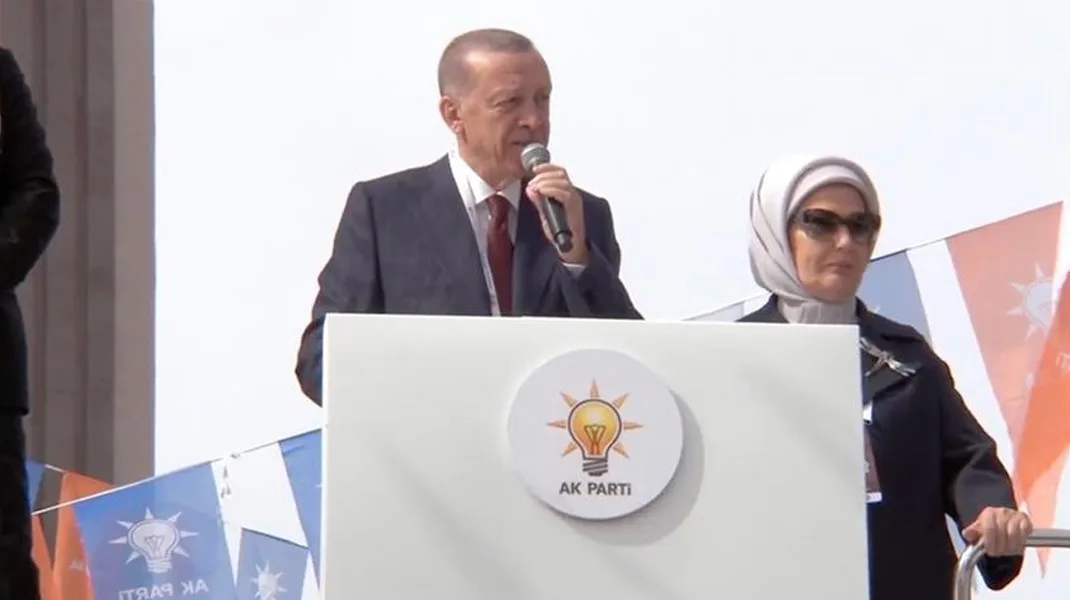 AK Parti 4. Olağanüstü Büyük Kongresi başladı-Erdoğan: “Yeni yüzlerle partimizi daha da güçlendireceğiz”