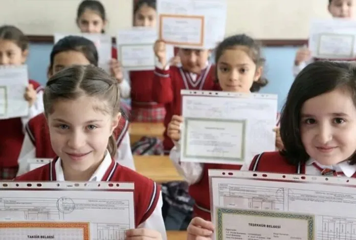 19 milyon öğrenci yarın karne heyecanı yaşayacak