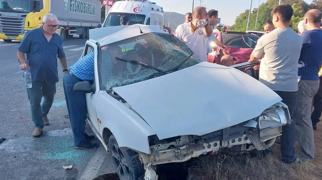 Samsun’da iki araç birbirine girdi: 1 kişi hayatını kaybetti, 7 yaralı var