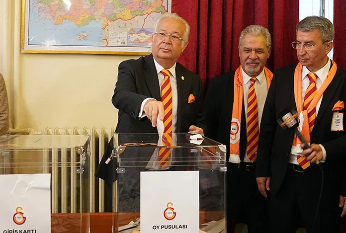 Galatasaray’da sandıkların yarısı açıldı: Eşref Hamamcıoğlu önde