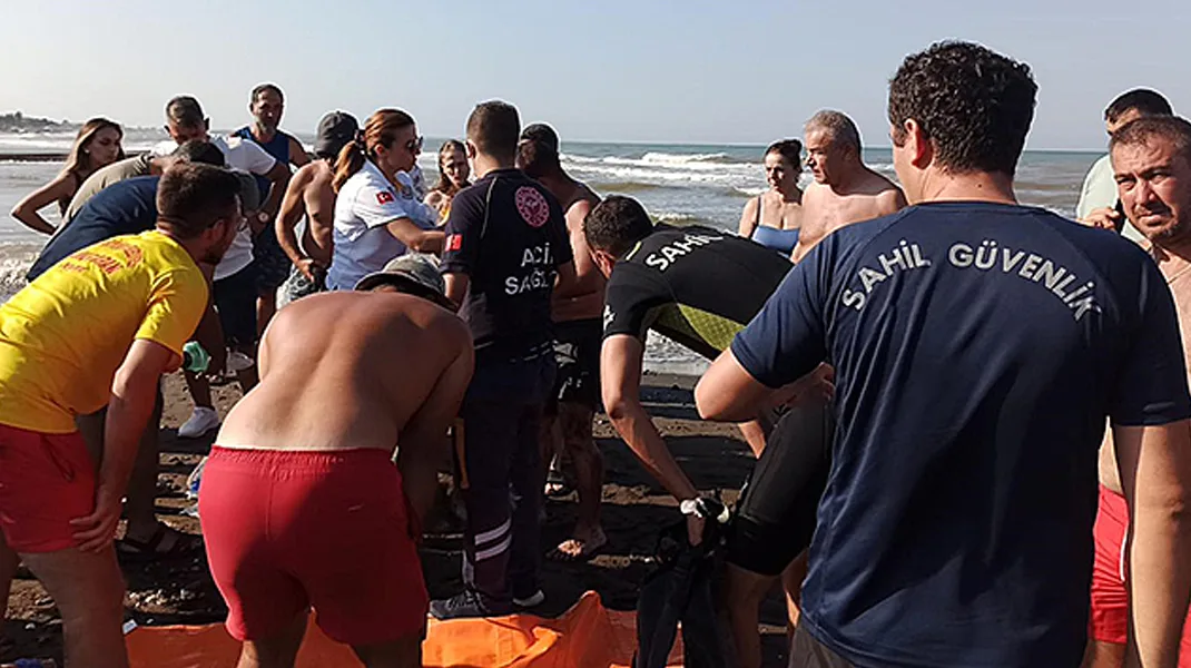Samsun’da denizde yine can pazarı yaşandı: 7 kişi akıntıya kapıldı