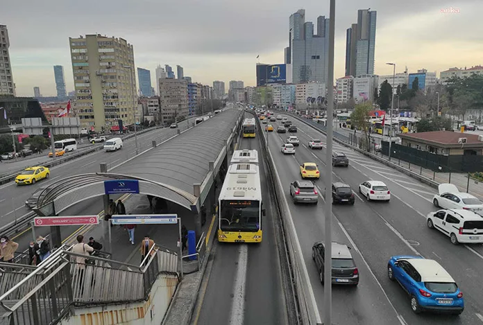 İstanbul’da inatlaşma sürüyor: Ulaşıma zam reddedildi