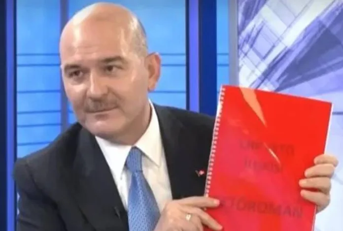 Süleyman Soylu ‘Fetöroman’ yazan dosyayı göstererek Kılıçdaroğlu’nu hedef aldı