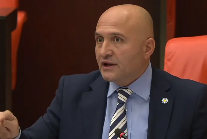 Usta’dan protokol tepkisi: “En ilkel toplumlarda bile nezaket kuralları vardır”