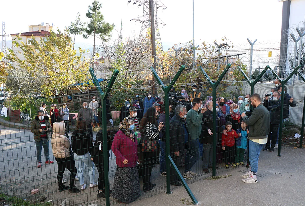 YEDAŞ sokaklarını kapattı!