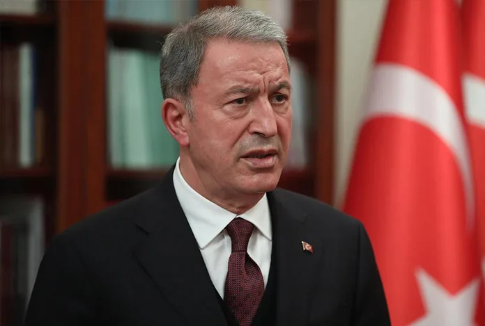 Hulusi Akar, “Deprem sonrası asker, kışladan geç çıkarıldı” iddialarına yanıt verdi