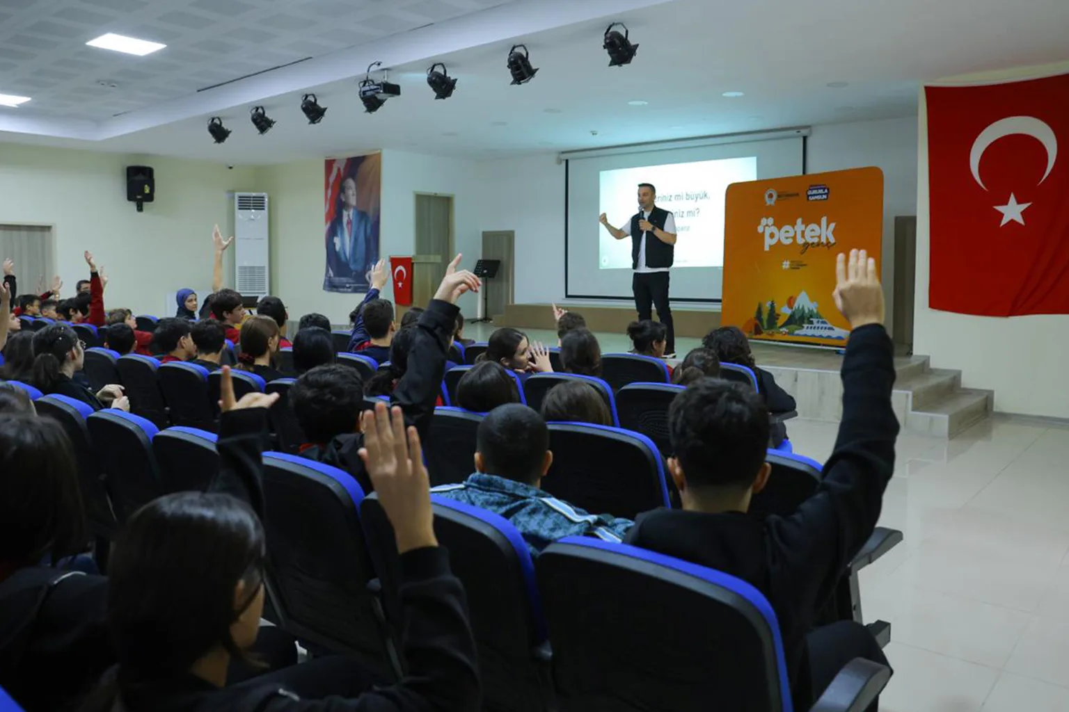 Petek Genç LGS Yolculuğu Ve Petek Genç Kariyer Buluşmaları Programları Başladı
